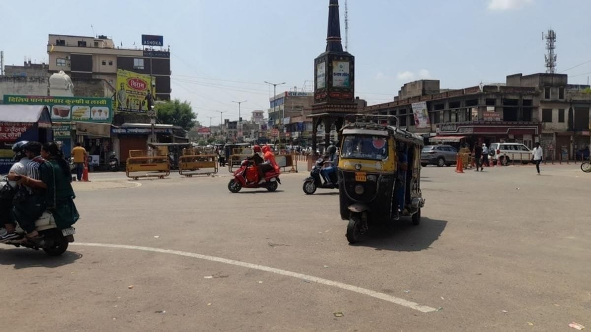 sikar traffic police barrier